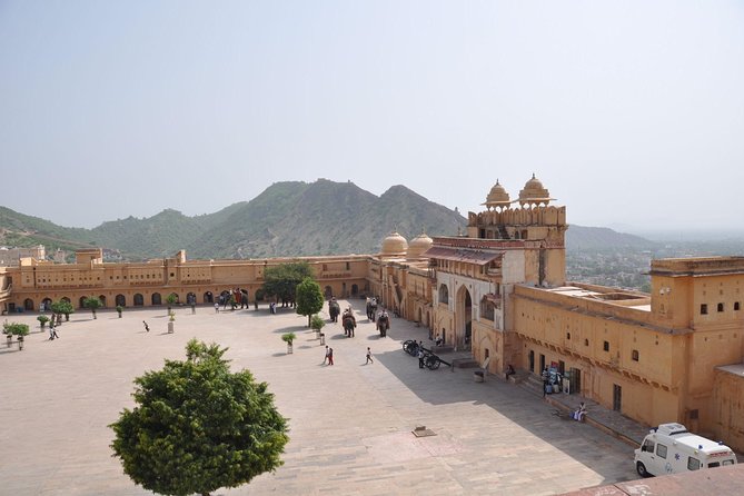 07 Days Golden Triangle Tour with Mathura & Vrindavan - Day 7: Old Delhi, Mughal monuments, and Qutub Minar