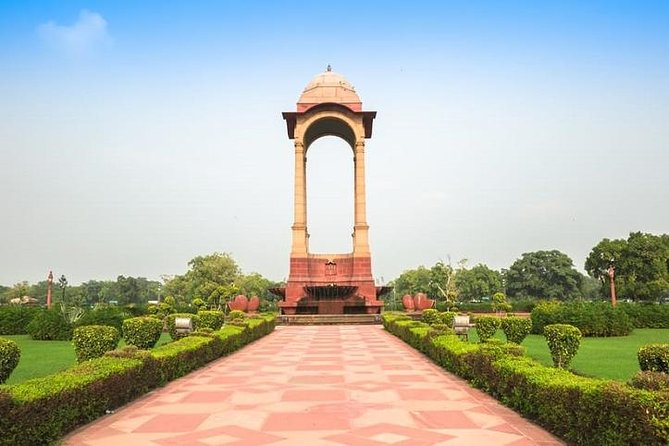 09 Hour Tour Of Delhi With India Gate Qutab Minar And Humayuns Tomb - Laxmi Narayan Mandir and the evening aarti