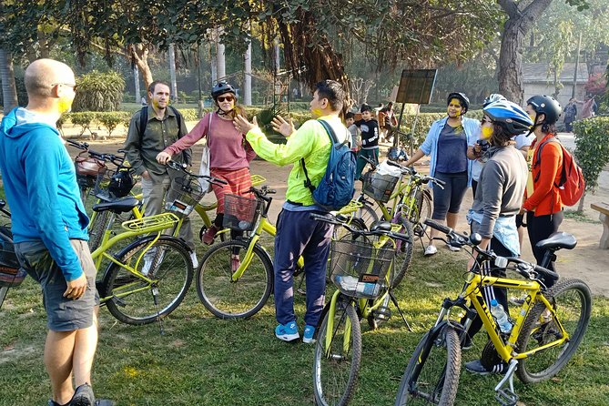 3.5-Hours South Delhi Private Bike Tour with Lodi Art District - Starting at the 14th-century Sufi shrine