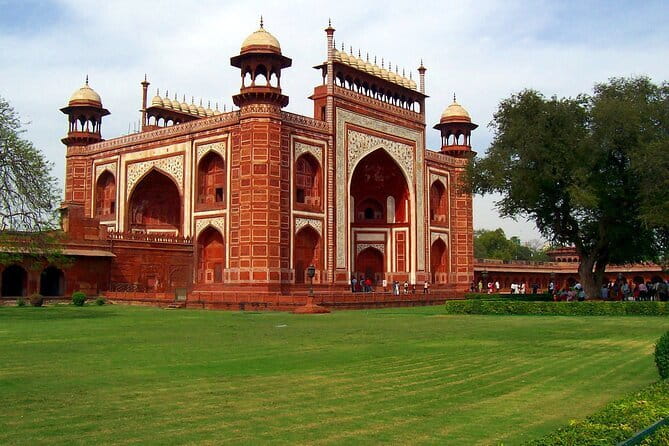 3-Day Golden Triangle Luxury Tour from Delhi to Agra and Jaipur - Day 1: Mughal tombs, New Delhi landmarks, and Old Delhi lanes