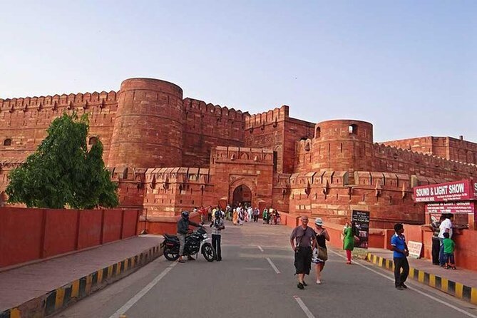3-Day Private Golden Triangle Tour in Delhi, Agra, and Jaipur - Amber Fort and Jaipur’s hilltop setting