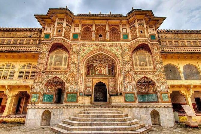 4 Days Luxury Golden Triangle Tour to Agra and Jaipur From Delhi - Who should book this four-day tour