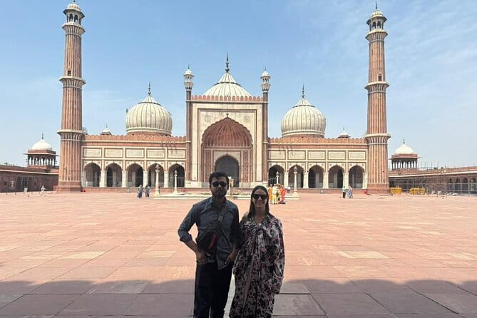 4 Days Luxury Golden Triangle Tour to Agra and Jaipur From Delhi - Day 1: Qutub Minar and Delhi’s grand avenues