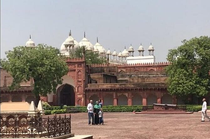 5-Day Golden Triangle Tour: Explore Delhi, Agra, and Jaipur - Delhi begins with Old City streets and Mughal monuments