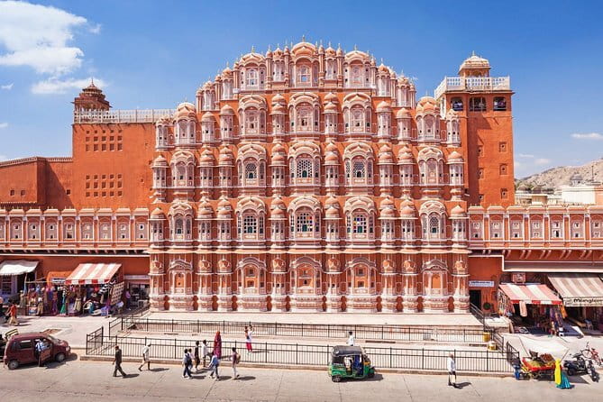 5-Day Golden Triangle Tour: Explore Delhi, Agra, and Jaipur - Jaipur combines palace facades, hill forts, and stepwells