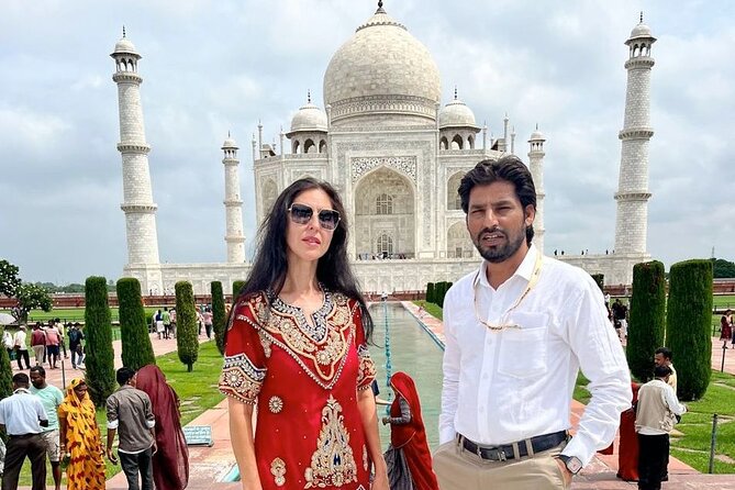 5-Day Golden Triangle Tour with Cultural Heritage-Taj & More - Delhi begins with prayer, spices, and grand memorials