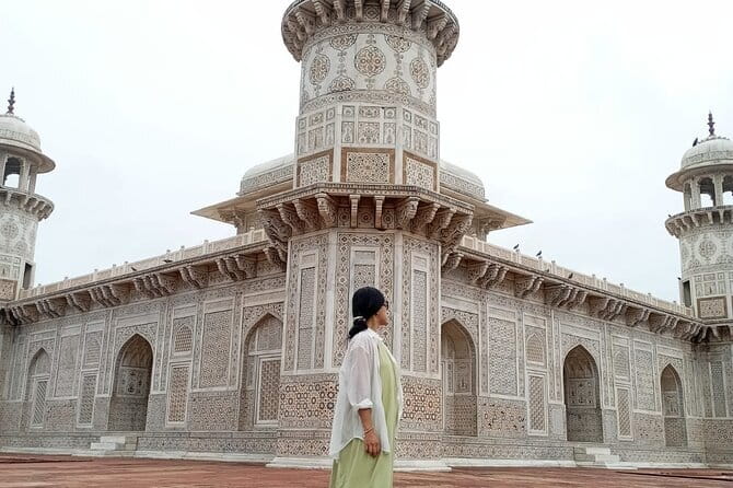 5-Days Luxury Golden Triangle Tour to Agra and Jaipur From Delhi - Day four: Jaipur’s palaces, observatory, and hill forts