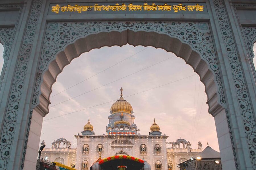 5-Hour Half-Day Delhi Temple Tour with Pick-Up & Drop-Off - Lotus Temple, a quiet change of architectural mood