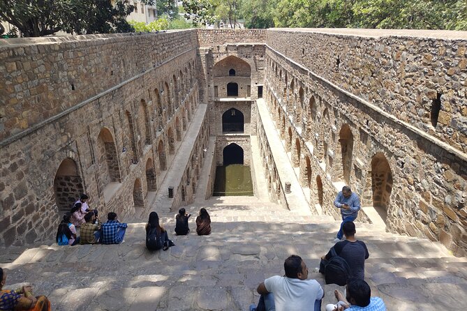 6-Day Private Tour of Delhi, Agra, Jaipur, and Varanasi from Delhi - Day 1: Qutub Minar, Lotus Temple, and the road to Agra