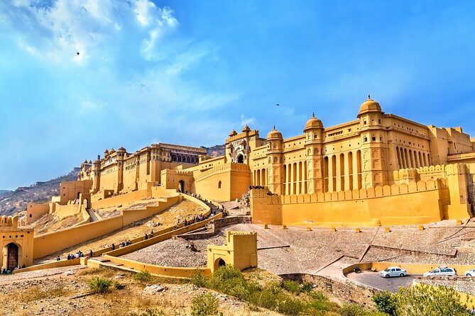 7 Days Golden Triangle Tour with Ranthambore Safari - Day 1: Delhi begins at Qutub Minar