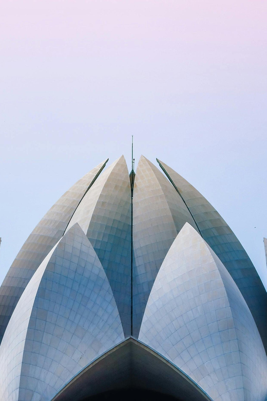 A full-day tour of Old & New Delhi Monument Express Entry - What the Private Car Adds