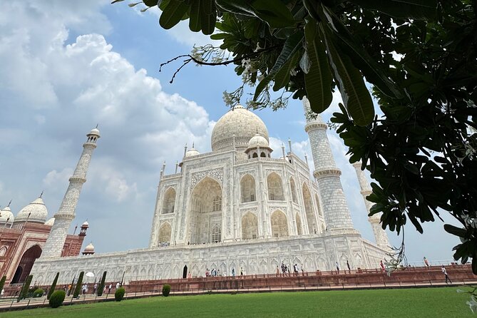 Agra Private Day Tour with Guide and Transportation - What the Guide Service Adds