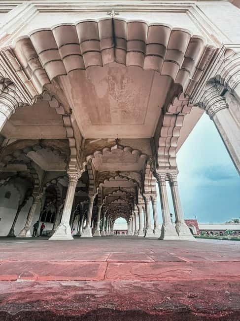 Agra: Private Sightseeing Half-Day Tour with Guide by Car - Agra Fort explains the Mughal power behind the monument
