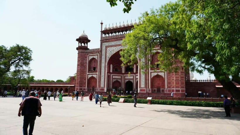 Agra: Private Sightseeing Half-Day Tour with Guide by Car - Who should book this half-day tour