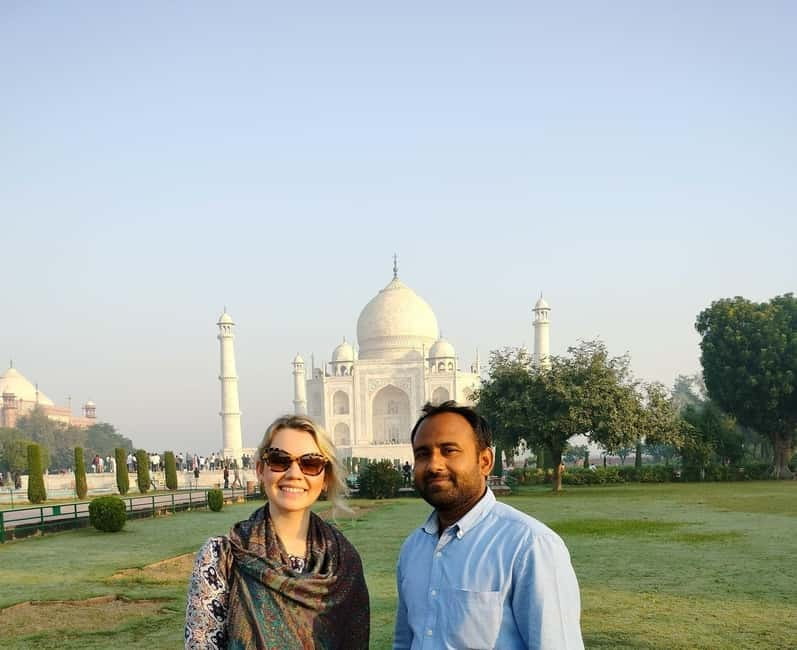 Agra: Taj Mahal Guided Tour with Photography & Rental Saree - Key points at a glance