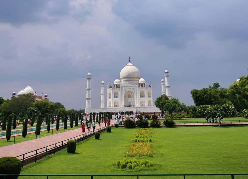 Agra: Taj Mahal Guided Tour with Photography & Rental Saree - Why the saree stop changes the Taj Mahal visit