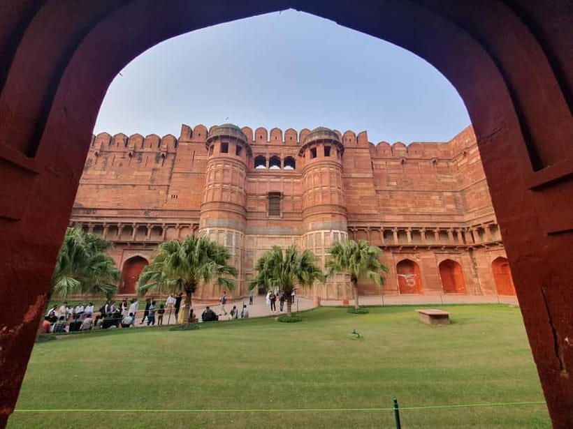 Agra: Taj Mahal Vip tickets with Professional Photographer - The guide experience and the Vinny detail