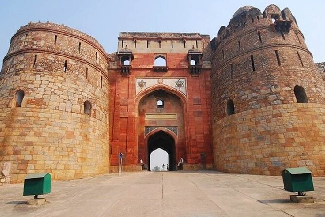 Airport Layover Delhi sightseeing with Back-to-Airport Guarantee - A private car makes the layover easier