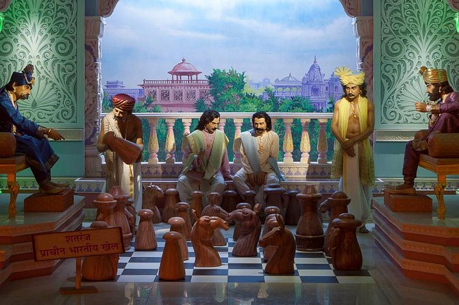 Akshardham Light & Fountain Show with Pick-up & Drop-off - Waiting for the evening fountain show
