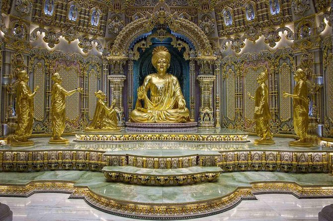 Akshardham Temple Tour Delhi, World's largest Hindu temple visit! - Walking through the ten-pillar entrance