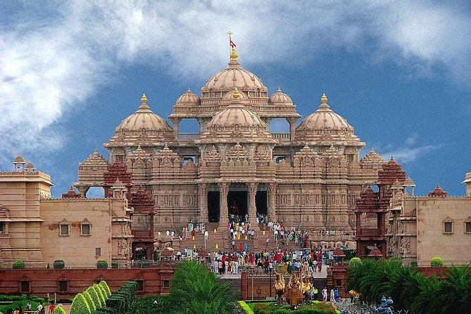Akshardham Temple Tour Delhi, World's largest Hindu temple visit! - Hotel pickup makes the morning easier