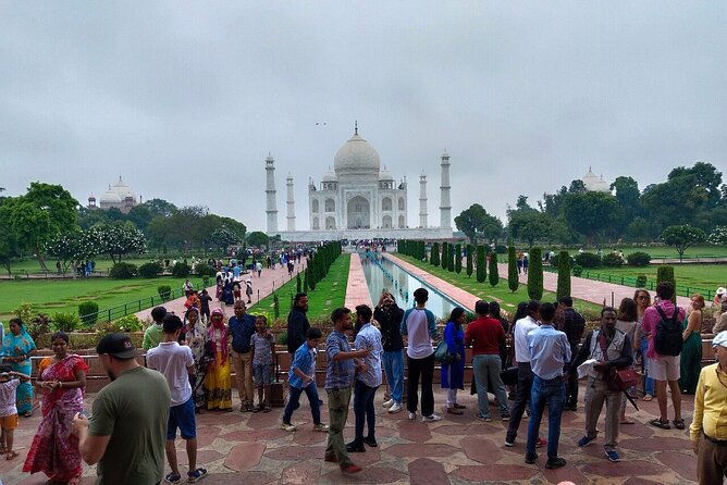 All Inclusive Same Day Trip to Taj Mahal & Agra Fort from Delhi - Seeing the Taj Mahal With a Private Guide