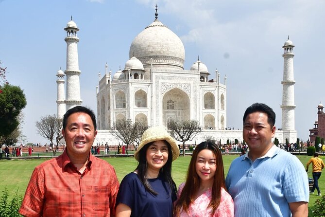 All Inclusive Taj Mahal, Agra Fort, Baby Taj Car with Local Guide - Seeing the Taj Mahal with a guide