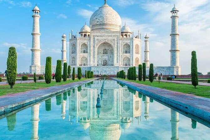 All Inclusive Taj Mahal, Agra Fort or Baby Taj Tour by SUV Car - The three-hour ride from Delhi