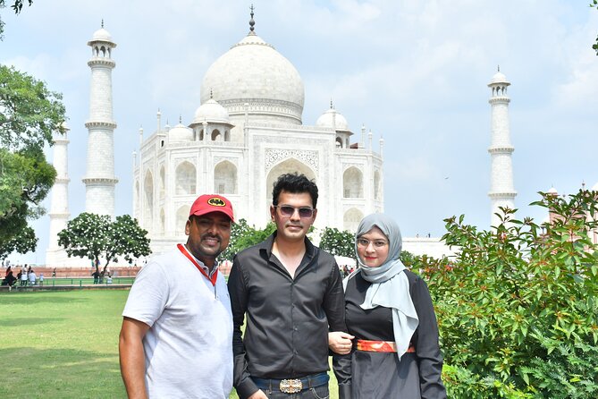 All Inclusive - Taj Mahal Sunrise Tour with 3 World Heritage Site - Fatehpur Sikri and the final Mughal stop