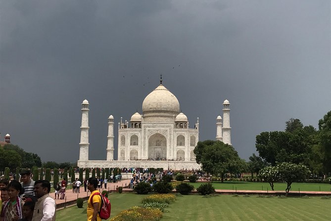 All Inclusive Taj Mahal Tour from Delhi With 5 Star Lunch - Seeing the Taj Mahal in the Morning Light
