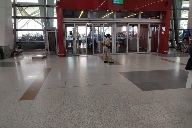 Arrival Meet & Assist service at Delhi Airport with optional Private transfer - Immigration help without pretending to skip the rules