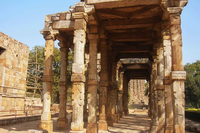Audio Guided Walking Tour of Qutub Minar & Mehrauli, Delhi - The final dargah stop