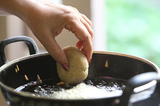 Authentic Indian Cooking Class with Jyoti in Delhi - Choosing dishes and learning the family method