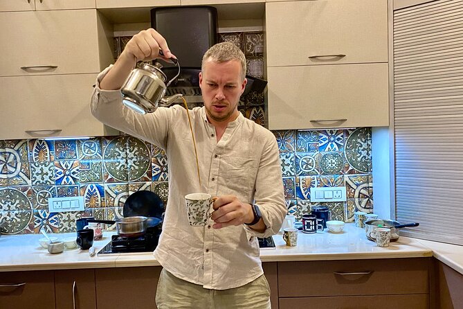 Chai Master Class in an Authentic Indian Home with Food - A chai lesson inside a New Delhi home