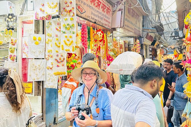 Customized Half Day and Full Day Delhi Shopping, Street Food Tour - Why Delhi shopping works best with a local guide