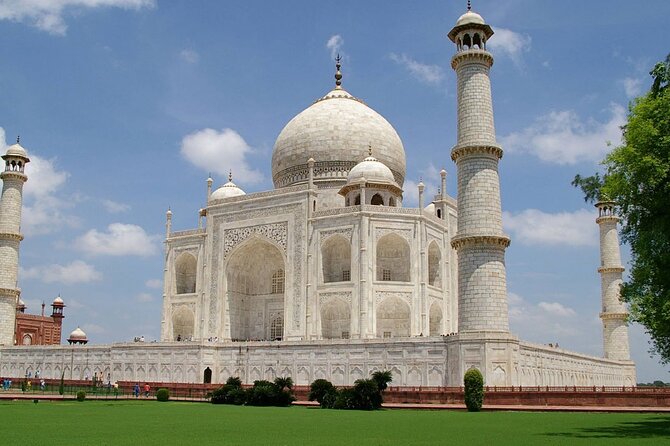 Day Trip to Taj Mahal from Delhi - Entering the Taj Mahal with a personal guide
