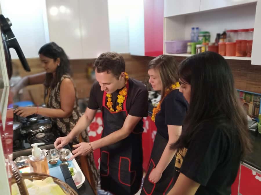 Delhi: AI Cooking Class and Much More in a Local Family Home - Why a Delhi apartment can teach you more than a restaurant