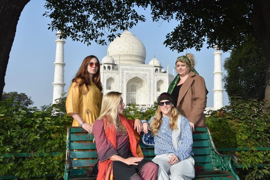 Delhi: Airport to Airport Layover Taj Mahal City Tour By Car - Lunch in Agra, with an important pricing detail