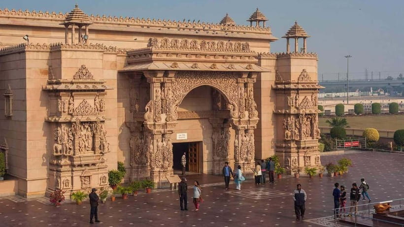Delhi: Akshardham Temple Tour with Light and Water Show - The 30-minute light and water show