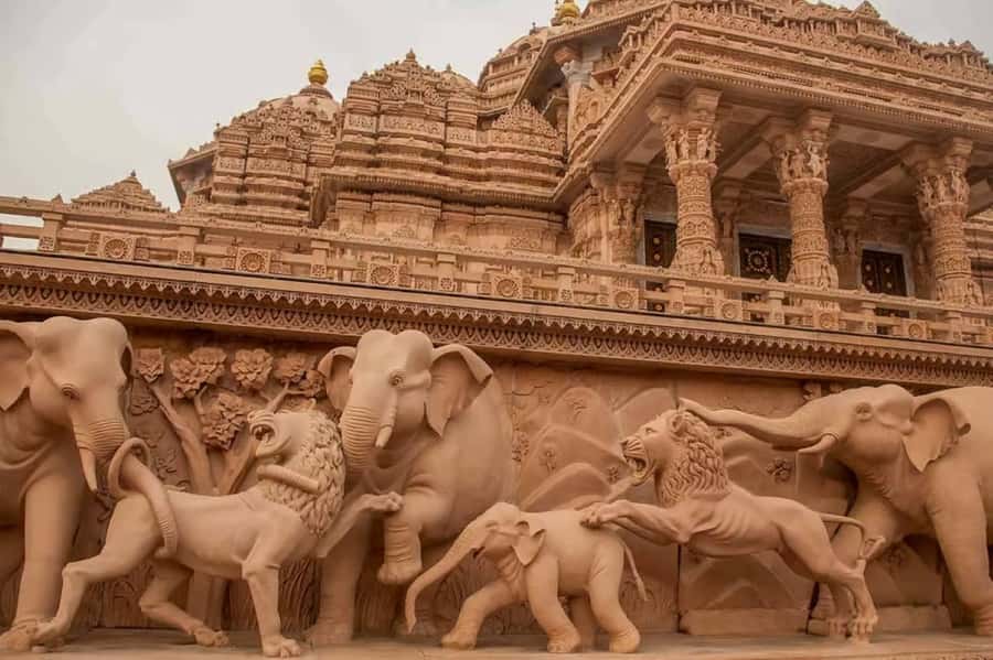 Delhi: Akshardham Temple Tour with Water & Light Show by Car - Key points to know before booking