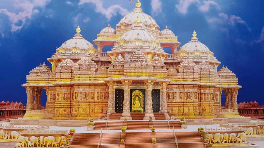 Delhi: Akshardham Temple Tour with Water & Light Show by Car - The carvings and scale of the temple