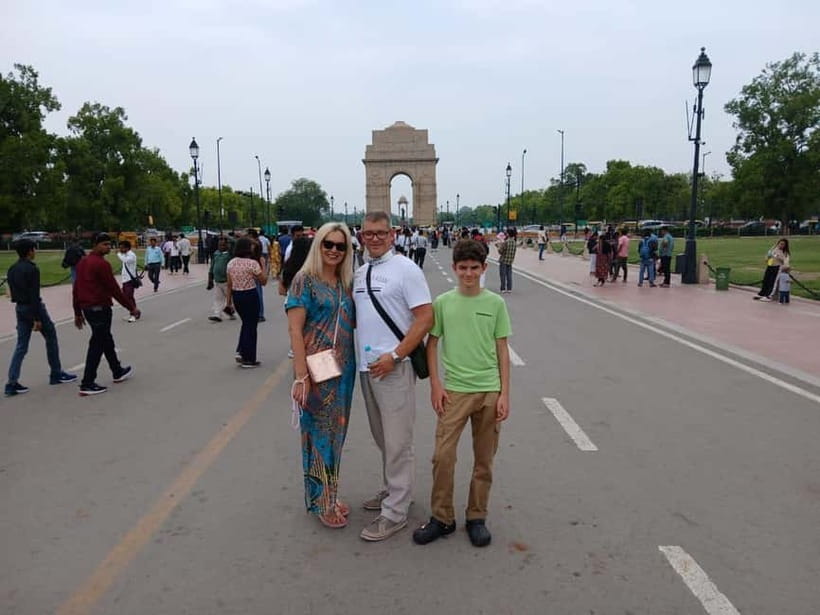 Delhi: Customizable Old and New Delhi Half or Full Day Tour - India Gate, Parliament, and Rashtrapati Bhavan show a different Delhi