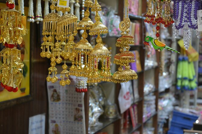 Delhi : Customized Half or Full Day Delhi Shopping Tour - Starting with private pickup and a tuk-tuk ride