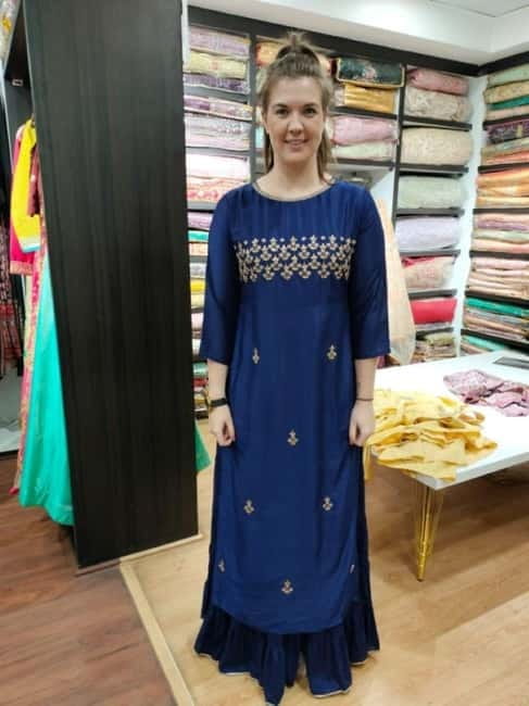 Delhi: Customized Shopping Tour with Female Consultant - Fabrics, tailoring, wedding clothes, and custom orders