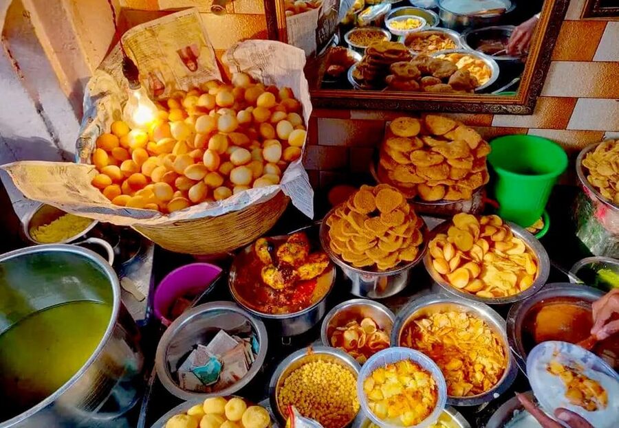 Delhi: Delhi Street Food Tour with Guide at Chandni Chowk - The guide can make or break the crowded walk
