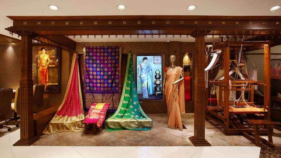 Delhi Exclusive Guided Shopping Tour in AC car and transfers - Start with your shopping wish list