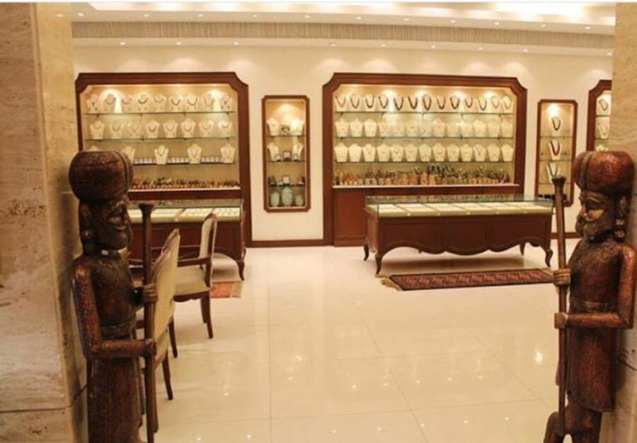 Delhi Exclusive Guided Shopping Tour in AC car and transfers - A private car, a patient driver and hotel transfers