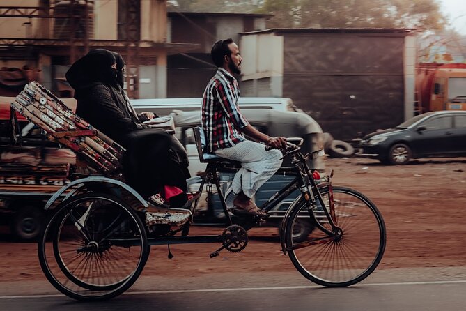 Delhi: Explore Old Delhi on Tuk Tuk with Shopping and Street Food - Jama Masjid and Old Delhi’s Religious Traditions