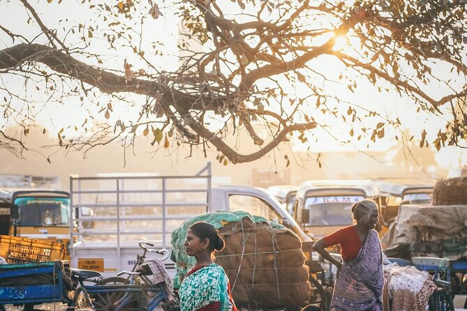 Delhi: Explore Old Delhi on Tuk Tuk with Shopping and Street Food - Ugrasen ki Baoli, a Brief Stepwell Visit