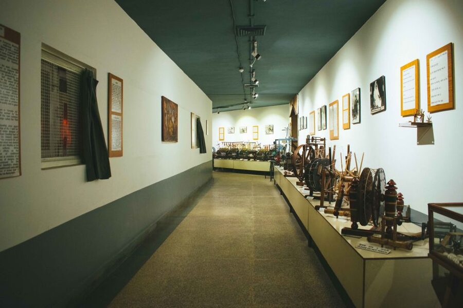 Delhi Footsteps of Mahatma Gandhi Half-Day Tour - A short break and possible shopping